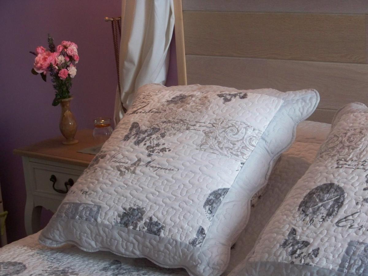 La Genoise Bed and Breakfast Tillieres Exteriör bild